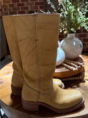 Women's Frye Campus Leather Boots in Banana In very Good shape